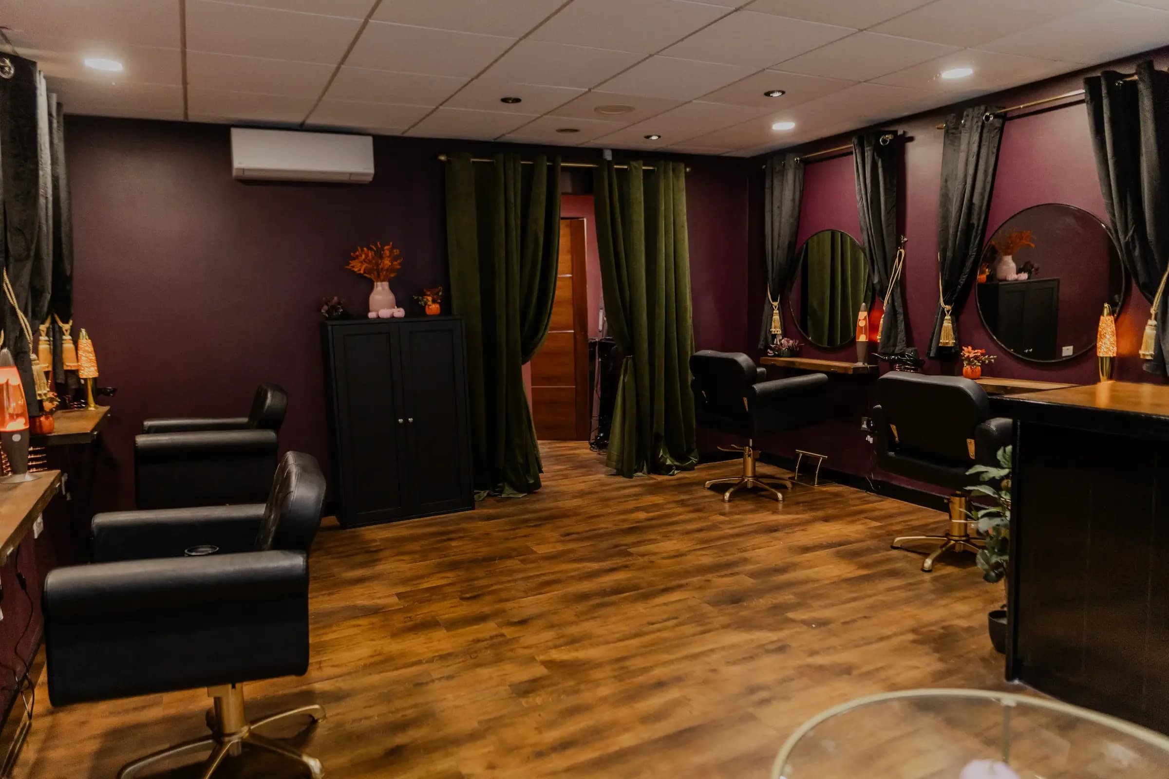 The salon floor, empty and lit