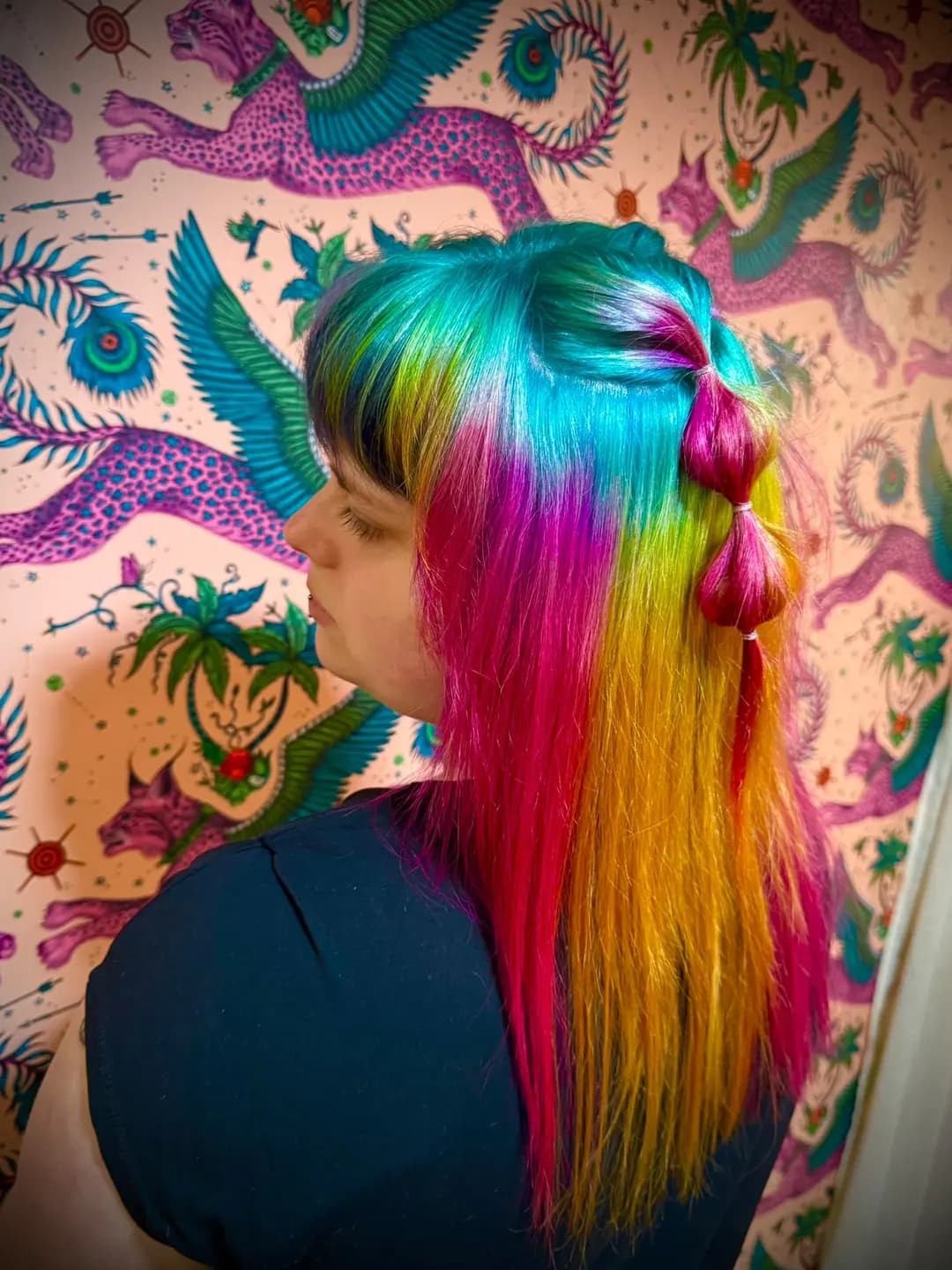 Rainbow placement from turquoise at the crown to gold and pink at the ends